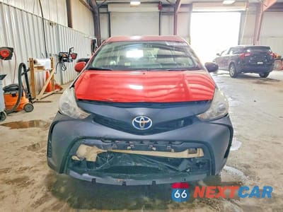 Piąte zdjęcie samochodu w środku: 2015 TOYOTA PRIUS V TWO VIN:JTDZN3EU4FJ016713 - miniatura