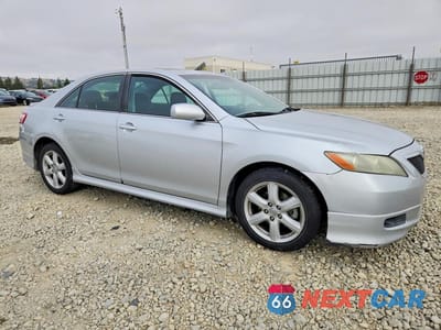 Czwarte zdjęcie samochodu z boku: 2007 TOYOTA CAMRY SE V6 VIN:4T1BK46K27U555999 - miniatura