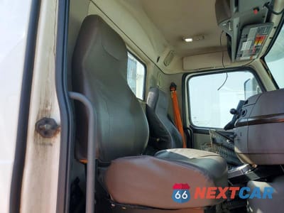 Zdjęcie 6 z 10 samochodu: 2018 VOLVO VNL SEMI TRUCK VIN:4V4N39TG3JN892568 - miniatura