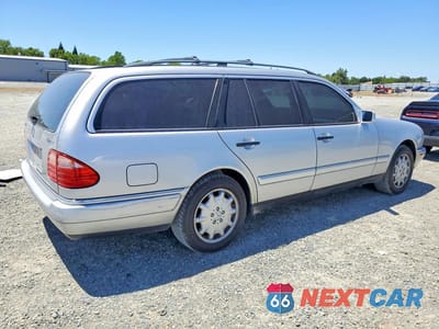Trzecie zdjęcie samochodu z tyłu: 1999 MERCEDES-BENZ E 320 4MATIC VIN:WDBJH82F9XX013987 - miniatura