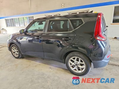 Drugie zdjęcie samochodu z przodu: 2020 KIA SOUL S VIN:KNDJ23AU7L7035325 - miniatura