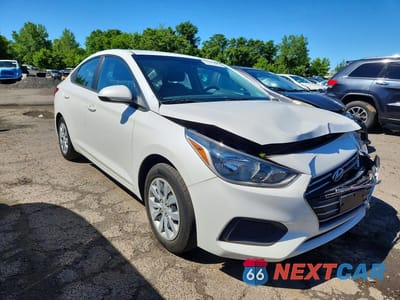 Czwarte zdjęcie samochodu z boku: 2022 HYUNDAI ACCENT SE VIN:3KPC24A69NE183723 - miniatura