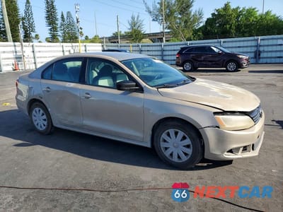 Czwarte zdjęcie samochodu z boku: 2015 VOLKSWAGEN JETTA BASE VIN:3VW2K7AJ8FM273306 - miniatura