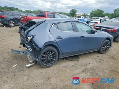 Trzecie zdjęcie samochodu z tyłu: 2026 MAZDA 3 PREFERRED VIN:JM1BPBLL7T1868842 - miniatura