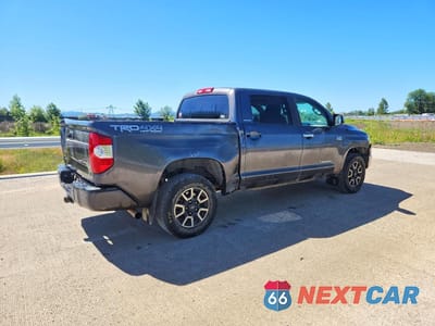 Trzecie zdjęcie samochodu z tyłu: 2019 TOYOTA TUNDRA CREWMAX LIMITED VIN:5TFHY5F12KX821698 - miniatura