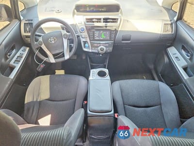 Zdjęcie 8 z 12 samochodu: 2017 TOYOTA PRIUS V TWO VIN:JTDZN3EU3HJ059345 - miniatura