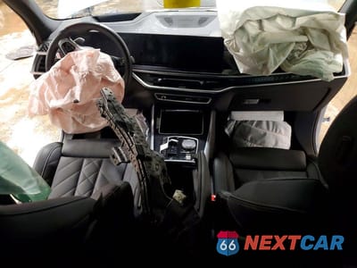 Zdjęcie 8 z 13 samochodu: 2026 BMW X5 XDRIVE50E VIN:5UX43EU02T9063521 - miniatura