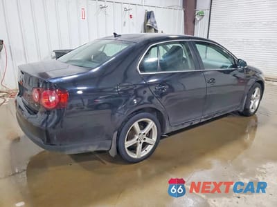 Trzecie zdjęcie samochodu z tyłu: 2010 VOLKSWAGEN JETTA SE VIN:3VWRZ7AJ9AM065129 - miniatura