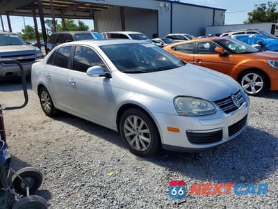 Czwarte zdjęcie samochodu z boku: 2010 VOLKSWAGEN JETTA SE VIN:3VWRX7AJ2AM063339 - miniatura