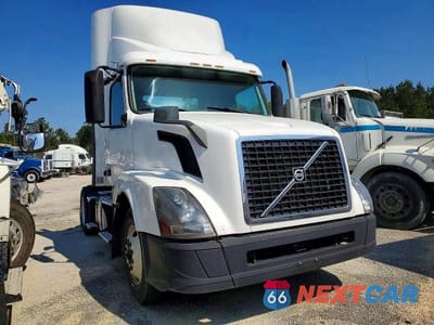 2018 VOLVO VNL SEMI TRUCK 4V4N39TG5JN892443 - główne zdjęcie licytacji z USA - miniatura