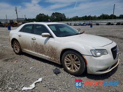 Czwarte zdjęcie samochodu z boku: 2017 CHRYSLER 300 LIMITED VIN:2C3CCAAG9HH655615 - miniatura