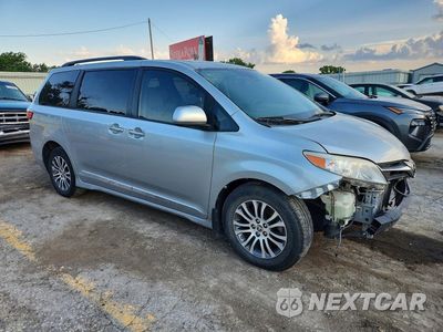 Czwarte zdjęcie samochodu z boku: 2020 TOYOTA SIENNA VIN:5TDYZ3DC2LS075007 - miniatura