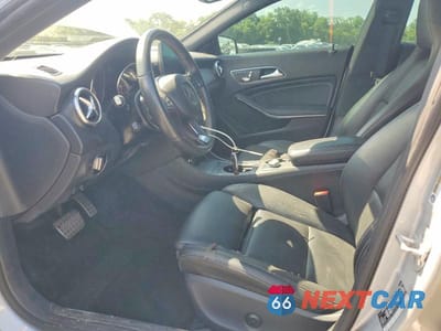 Zdjęcie 7 z 12 samochodu: 2018 MERCEDES-BENZ CLA 250 VIN:WDDSJ4EB1JN555072 - miniatura