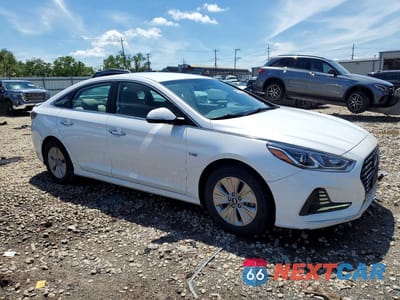 Czwarte zdjęcie samochodu z boku: 2019 HYUNDAI SONATA HYBRID SE VIN:KMHE24L36KA091717 - miniatura