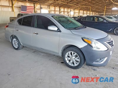 Czwarte zdjęcie samochodu z boku: 2018 NISSAN VERSA SV VIN:3N1CN7AP6JL809495 - miniatura