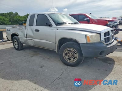Czwarte zdjęcie samochodu z boku: 2006 DODGE DAKOTA ST VIN:1D7HW22N76S676292 - miniatura