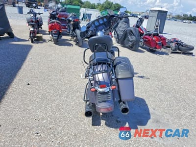 Czwarte zdjęcie samochodu z boku: 2015 HARLEY-DAVIDSON FLHX STREET GLIDE VIN:1HD1KBM14FB687881 - miniatura