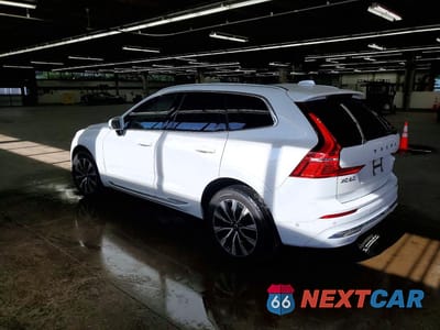 Drugie zdjęcie samochodu z przodu: 2023 VOLVO XC60 PLUS VIN:YV4L12RE1P1266018 - miniatura