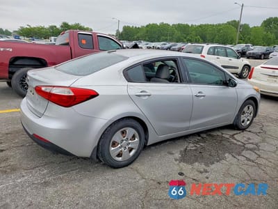 Trzecie zdjęcie samochodu z tyłu: 2015 KIA FORTE LX VIN:KNAFK4A62F5408085 - miniatura