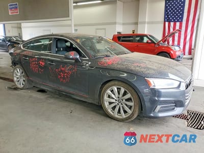 Czwarte zdjęcie samochodu z boku: 2018 AUDI A5 PREMIUM PLUS VIN:WAUBNCF56JA131862 - miniatura