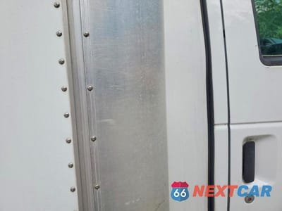 Zdjęcie 11 z 13 samochodu: 2011 FORD E450 BOX TRUCK VIN:1FDXE4FL6BDA31964 - miniatura