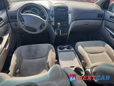 Zdjęcie 8 z 13 samochodu: 2004 TOYOTA SIENNA LE 7 PASSENGER VIN:5TDZA23C24S218207 - miniatura