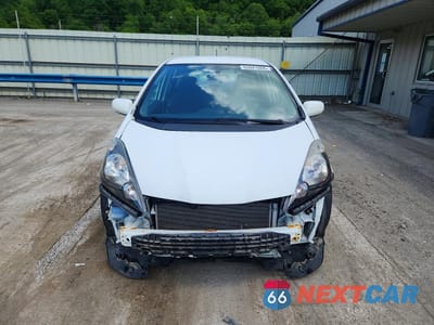 Piąte zdjęcie samochodu w środku: 2013 HONDA FIT SPORT VIN:JHMGE8H54DC071090 - miniatura