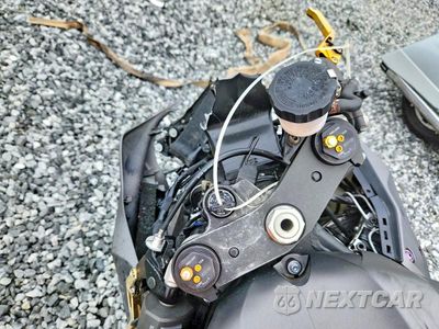 Zdjęcie 7 z 9 samochodu: 2018 YAMAHA YZFR6 VIN:JYARJ28E9JA003843 - miniatura