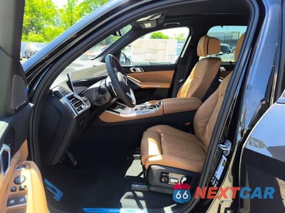 Zdjęcie 7 z 15 samochodu: 2026 BMW X5 M60I VIN:5UX33EU08T9309600 - miniatura