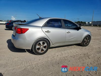 Trzecie zdjęcie samochodu z tyłu: 2010 KIA FORTE EX VIN:KNAFU4A21A5273276 - miniatura