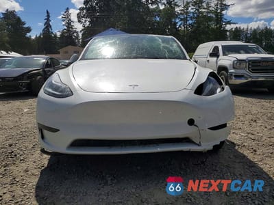 Piąte zdjęcie samochodu w środku: 2025 TESLA MODEL Y VIN:7SAYGAEE7SF302773 - miniatura
