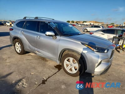Czwarte zdjęcie samochodu z boku: 2022 TOYOTA HIGHLANDER L VIN:5TDCZRAH1NS550632 - miniatura