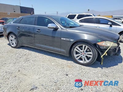 Czwarte zdjęcie samochodu z boku: 2012 JAGUAR XJL VIN:SAJWA2GB1CLV36650 - miniatura