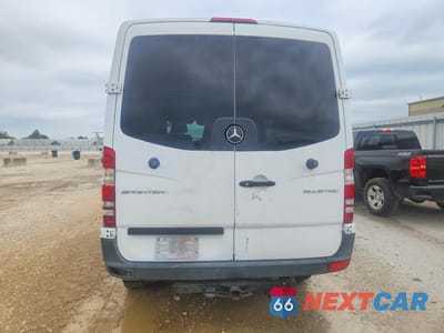 Zdjęcie 6 z 13 samochodu: 2014 MERCEDES BENZ SPRINTER 2500 VIN:WD3PE7DC7E5834848 - miniatura
