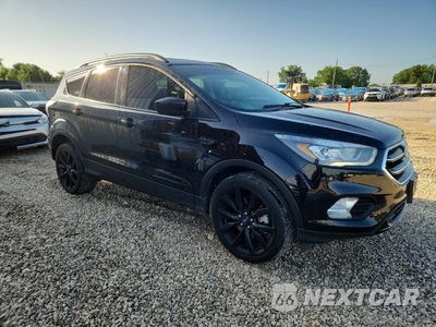 Czwarte zdjęcie samochodu z boku: 2017 FORD ESCAPE SE VIN:1FMCU0G97HUE72752 - miniatura