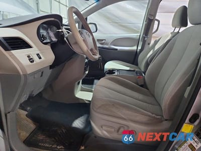 Zdjęcie 7 z 13 samochodu: 2011 TOYOTA SIENNA LE VIN:5TDJK3DC4BS025326 - miniatura