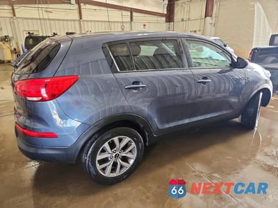 Trzecie zdjęcie samochodu z tyłu: 2016 KIA SPORTAGE LX VIN:KNDPB3AC4G7869298 - miniatura