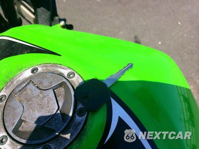 Zdjęcie 8 z 10 samochodu: 2013 KAWASAKI EX300 A VIN:JKAEX8A17DDA09880 - miniatura