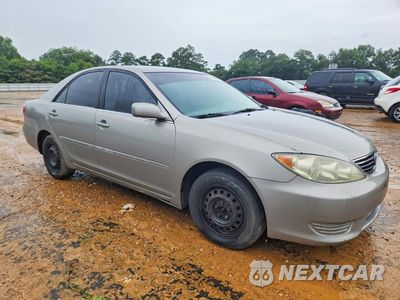 Czwarte zdjęcie samochodu z boku: 2005 TOYOTA CAMRY LE VIN:4T1BE30K25U971249 - miniatura