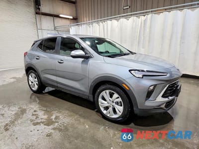 Czwarte zdjęcie samochodu z boku: 2025 BUICK ENCORE GX PREFERRED VIN:KL4AMBSLXSB174963 - miniatura
