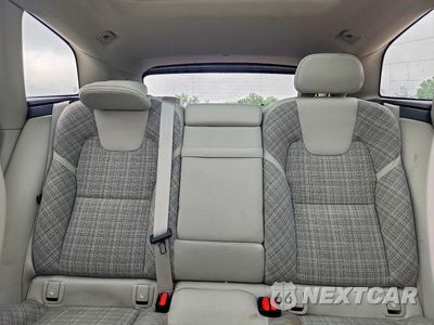 Zdjęcie 10 z 13 samochodu: 2022 VOLVO XC60 B5 MOMENTUM VIN:YV4L12RK2N1052013 - miniatura