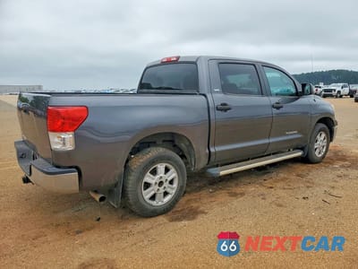 Trzecie zdjęcie samochodu z tyłu: 2011 TOYOTA TUNDRA CREWMAX SR5 VIN:5TFEM5F11BX029119 - miniatura
