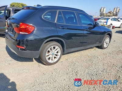 Trzecie zdjęcie samochodu z tyłu: 2015 BMW X1 XDRIVE28I VIN:WBAVL1C51FVY37360 - miniatura
