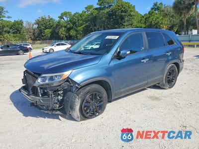 2014 KIA SORENTO LX 5XYKT3A64EG443385 - główne zdjęcie licytacji z USA - miniatura