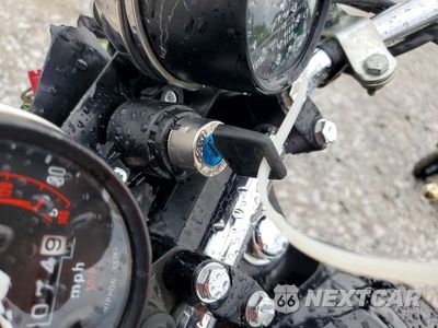 Zdjęcie 8 z 9 samochodu: 1981 HONDA CM400 E VIN:JH2NC0119BM100928 - miniatura