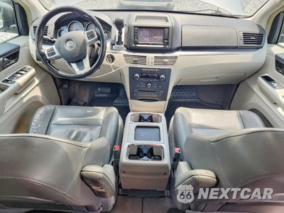 Zdjęcie 8 z 13 samochodu: 2011 VOLKSWAGEN ROUTAN SEL VIN:2V4RW5DGXBR750188 - miniatura