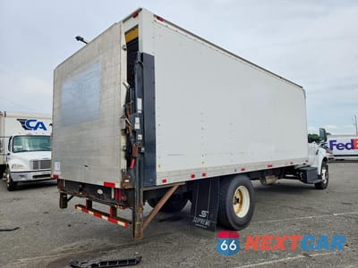 Trzecie zdjęcie samochodu z tyłu: 2017 FORD F650 SUPER DUTY BOX TRUCK VIN:1FDNF6AY9HDB06507 - miniatura
