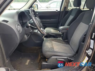 Zdjęcie 7 z 13 samochodu: 2016 JEEP PATRIOT LATITUDE VIN:1C4NJPFA2GD599577 - miniatura