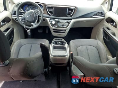 Zdjęcie 8 z 14 samochodu: 2017 CHRYSLER PACIFICA TOURING L VIN:2C4RC1BG9HR778751 - miniatura