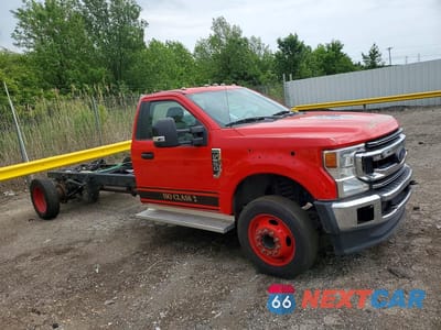 Czwarte zdjęcie samochodu z boku: 2020 FORD F550 SUPER DUTY VIN:1FDUF5GTXLDA10704 - miniatura
